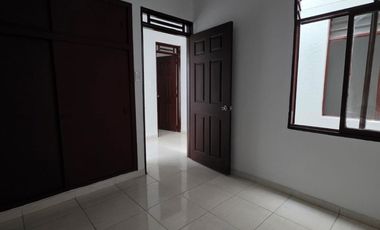 SE ARRIENDA CASA DE UN PISO IDEAL PARA ESTABLECIMIENTO COMERCIAL EN EL BARRIO ALVERNIA