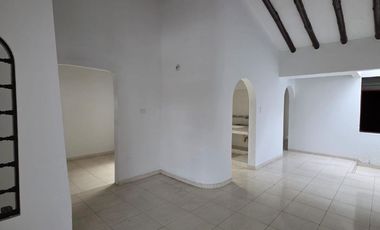 SE ARRIENDA CASA DE UN PISO IDEAL PARA ESTABLECIMIENTO COMERCIAL EN EL BARRIO ALVERNIA