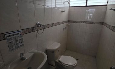 SE ARRIENDA CASA DE UN PISO IDEAL PARA ESTABLECIMIENTO COMERCIAL EN EL BARRIO ALVERNIA