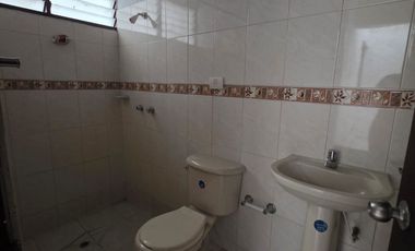 SE ARRIENDA CASA DE UN PISO IDEAL PARA ESTABLECIMIENTO COMERCIAL EN EL BARRIO ALVERNIA