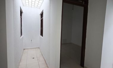 SE ARRIENDA CASA DE UN PISO IDEAL PARA ESTABLECIMIENTO COMERCIAL EN EL BARRIO ALVERNIA
