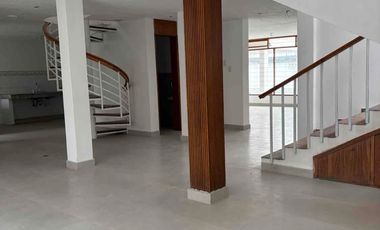 renta casa comercial  con patio 6 parqueos  ideal para guarderías, gimnasios oficinas o restaurante cerca Carolina