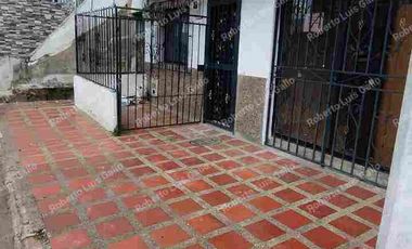 Vendo casa 1er. piso con local en manrique central