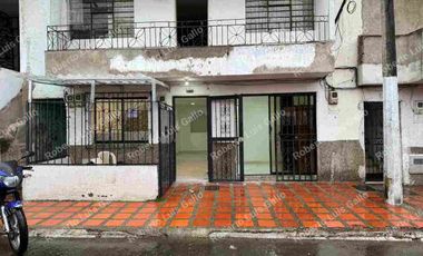 Vendo casa 1er. piso con local en manrique central