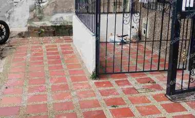 Vendo casa 1er. piso con local en manrique central