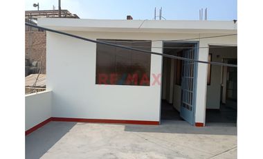 🔑 ¡Ocasión Única! Se Vende Departamento Duplex En Zona Exclusiva – Urb. Las Flores, S.J.L.