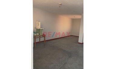 🔑 ¡Ocasión Única! Se Vende Departamento Duplex En Zona Exclusiva – Urb. Las Flores, S.J.L.