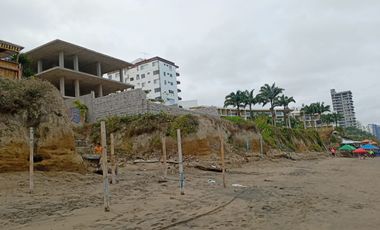 Venta Casa por terminar Frente a la Playa Tonsupa entre Hotel Makana y Grand Diamond