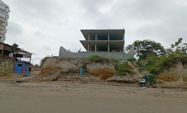 Venta Casa por terminar Frente a la Playa Tonsupa entre Hotel Makana y Grand Diamond