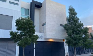 Hermosa Casa en Renta en Villa Magna con Excelentes acabados.