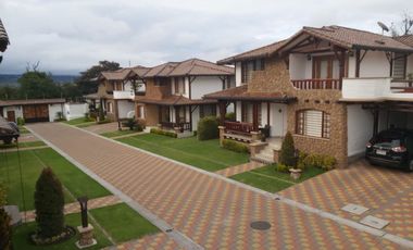 Casa de renta, amoblada, sector Santa Rosa, Tumbaco