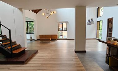 Venta de apartamento dúplex, 3 alcobas y terraza. Envigado, Zúñiga