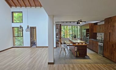 Venta de apartamento dúplex, 3 alcobas y terraza. Envigado, Zúñiga