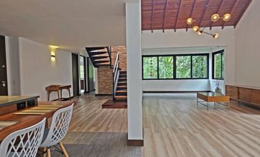 Venta de apartamento dúplex, 3 alcobas y terraza. Envigado, Zúñiga