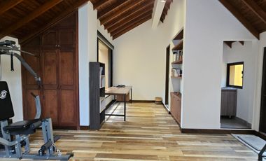 Venta de apartamento dúplex, 3 alcobas y terraza. Envigado, Zúñiga