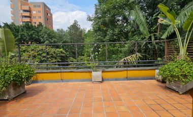 Venta de apartamento dúplex, 3 alcobas y terraza. Envigado, Zúñiga