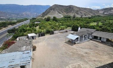 Terreno en Venta de 16.200 m² en Ambuquí – Frente a la Panamericana (79 metros de frente)