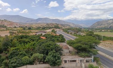 Terreno en Venta de 16.200 m² en Ambuquí – Frente a la Panamericana (79 metros de frente)