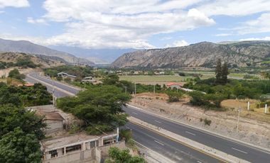 Terreno en Venta de 16.200 m² en Ambuquí – Frente a la Panamericana (79 metros de frente)