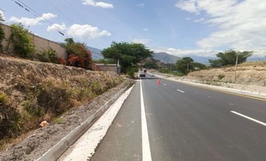 Terreno en Venta de 16.200 m² en Ambuquí – Frente a la Panamericana (79 metros de frente)