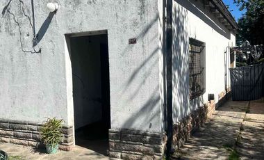 inversión!!! lote de 500 M2 aprox con casa a refaccionar zona céntrica