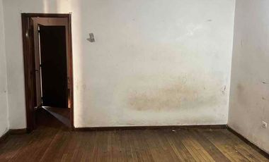 inversión!!! lote de 500 M2 aprox con casa a refaccionar zona céntrica