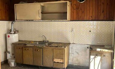 inversión!!! lote de 500 M2 aprox con casa a refaccionar zona céntrica