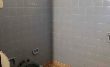 inversión!!! lote de 500 M2 aprox con casa a refaccionar zona céntrica