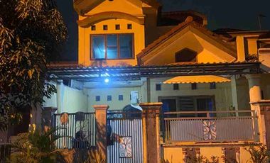 Dijual rumah 2 lantai di Golden city bekasi utara