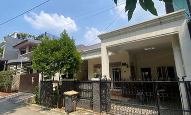 MAU PINDAH !! Rumah Siap Huni BSK Jakasampurna Bekasi, View Taman, Dekat Kemana-Mana