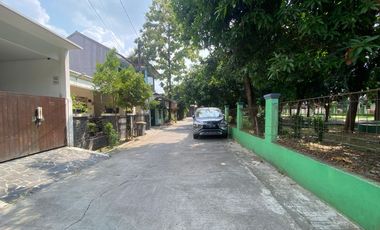 MAU PINDAH !! Rumah Siap Huni BSK Jakasampurna Bekasi, View Taman, Dekat Kemana-Mana