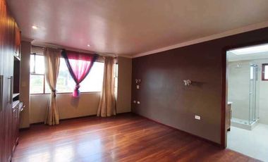 Casa en renta ideal para instituciones o vivienda diagonal al Supermaxi Challuabamba Cuenca.