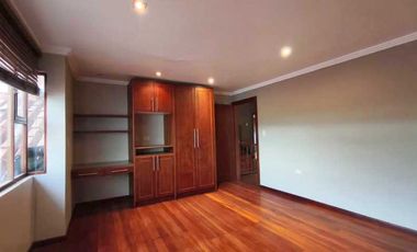 Casa en renta ideal para instituciones o vivienda diagonal al Supermaxi Challuabamba Cuenca.