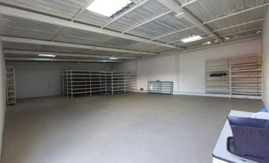 Casa en renta ideal para instituciones o vivienda diagonal al Supermaxi Challuabamba Cuenca.