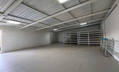 Casa en renta ideal para instituciones o vivienda diagonal al Supermaxi Challuabamba Cuenca.