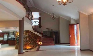 Casa en renta ideal para instituciones o vivienda diagonal al Supermaxi Challuabamba Cuenca.