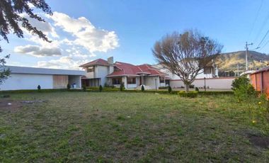 Casa en renta ideal para instituciones o vivienda diagonal al Supermaxi Challuabamba Cuenca.