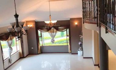 Casa en renta ideal para instituciones o vivienda diagonal al Supermaxi Challuabamba Cuenca.