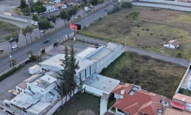 Casa en renta ideal para instituciones o vivienda diagonal al Supermaxi Challuabamba Cuenca.