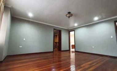 Casa en renta ideal para instituciones o vivienda diagonal al Supermaxi Challuabamba Cuenca.