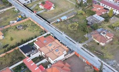 Casa en renta ideal para instituciones o vivienda diagonal al Supermaxi Challuabamba Cuenca.