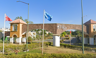 CASA EN VENTA EN POZA RICA – Privacidad y Seguridad: Un Espacio Protegido para su Familia en la Zona de Las Fincas. Recuperación Bancaria