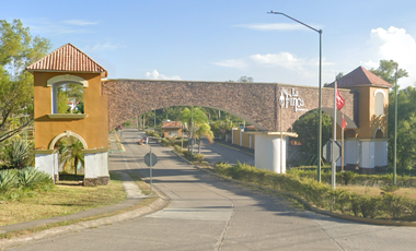 CASA EN VENTA EN POZA RICA – Privacidad y Seguridad: Un Espacio Protegido para su Familia en la Zona de Las Fincas. Recuperación Bancaria