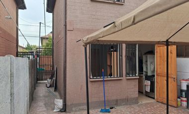 ARRIENDO CASA EN LAGO BLANCO 16381, SAN BERNARDO, CASA de 2 pisos, 3 dormitorios, cercana a Metro Hospital el Pino.