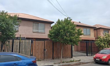 ARRIENDO CASA EN LAGO BLANCO 16381, SAN BERNARDO, CASA de 2 pisos, 3 dormitorios, cercana a Metro Hospital el Pino.