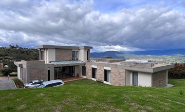 MODERNA Y EXCLUSIVA CASA PARA LA VENTA EN SOPÓ, CONJUNTO CAMPESTRE YERBABONITO