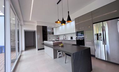 MODERNA Y EXCLUSIVA CASA PARA LA VENTA EN SOPÓ, CONJUNTO CAMPESTRE YERBABONITO