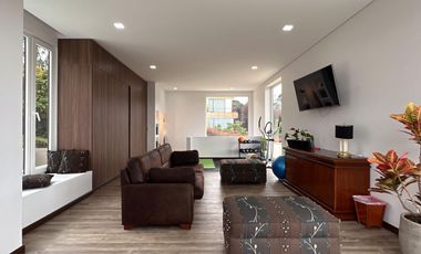 MODERNA Y EXCLUSIVA CASA PARA LA VENTA EN SOPÓ, CONJUNTO CAMPESTRE YERBABONITO