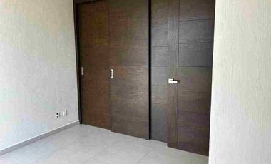 Casa Amueblada en Renta a un costado de Centro Sur acceso a Periférico en media cuadra