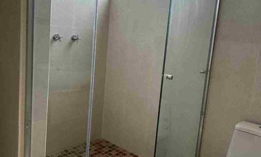 Casa Amueblada en Renta a un costado de Centro Sur acceso a Periférico en media cuadra